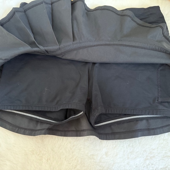 Lululemon Pleated Tennis Skort RARE – Ruffle with reflective detail / Size S - Picture 5 of 6